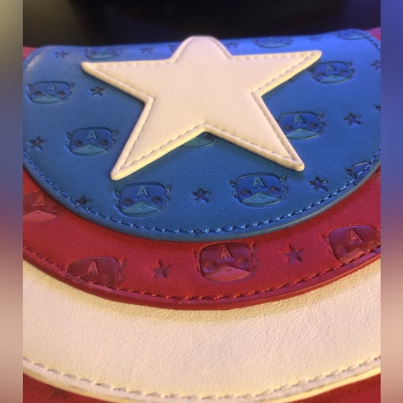 POP! by Loungefly Captain America Crossbody Purse - Picture 6 of 8